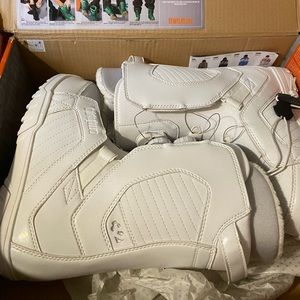 thirtytwo snowboard boots never worn with box & tags